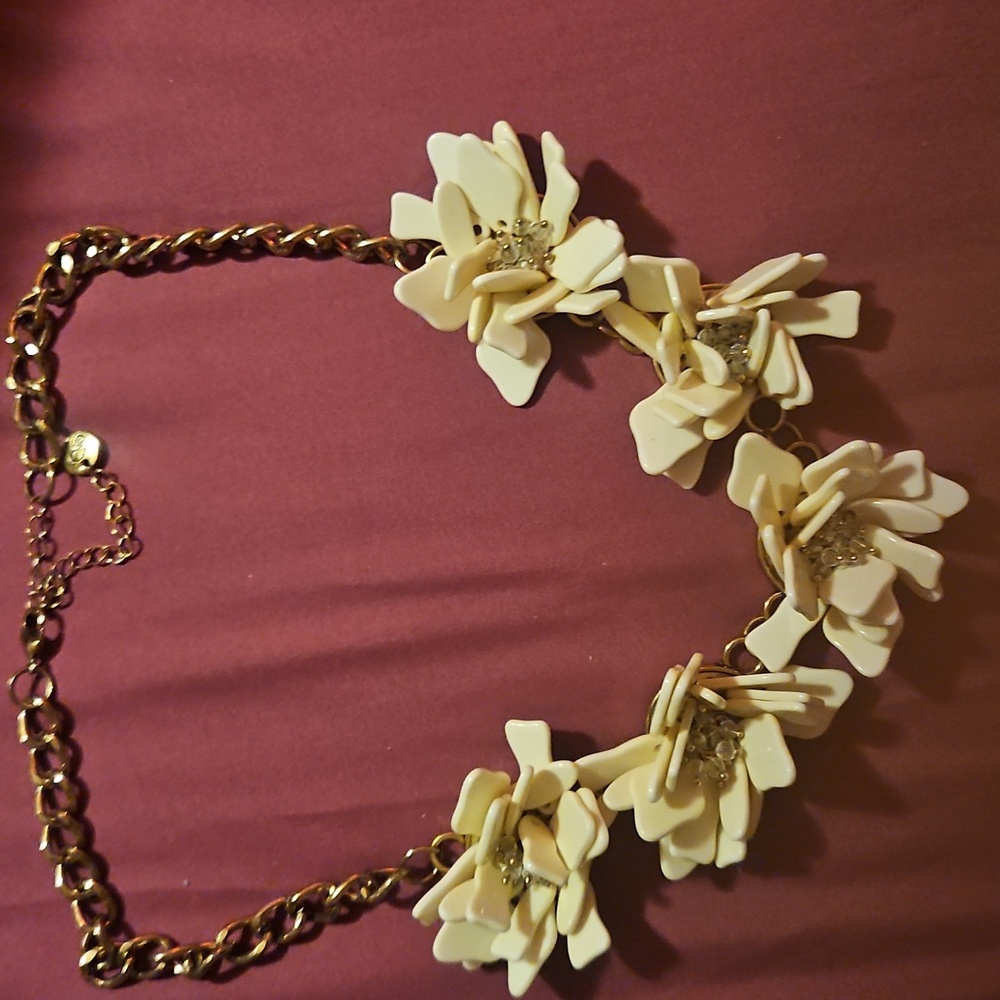 Plunder Cream and Gold Floral Necklace
